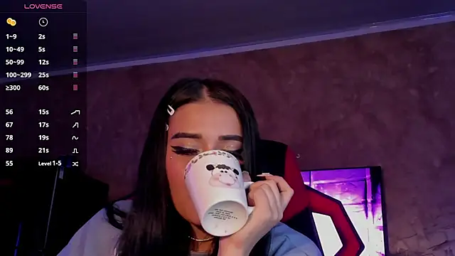 Snapshot of Charlotte_greys chatting on 01/08/25, 03:51 Charlotte greys online show from 01/08/25, 03:51