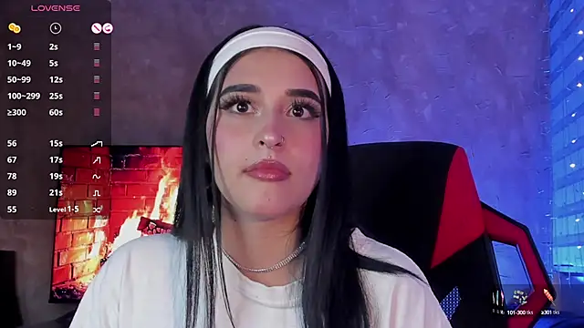 Snapshot of Charlotte_greys chatting on 01/12/25, 02:03 Charlotte greys online show from 01/12/25, 02:03