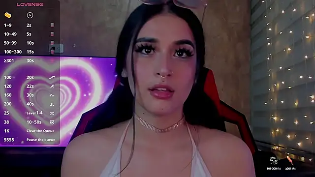 Snapshot of Charlotte_greys chatting on 02/07/25, 02:08 Charlotte greys online show from 02/07/25, 02:08