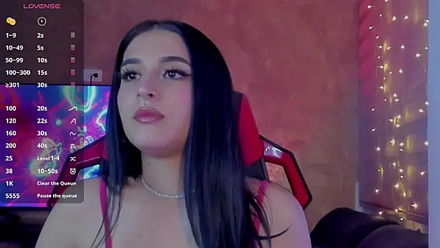 Snapshot of Charlotte_greys chatting on 02/08/25, 04:03 Charlotte greys online show from 02/08/25, 04:03