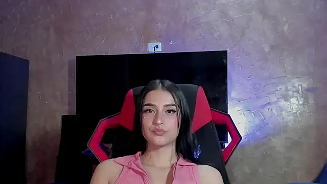 Snapshot of Charlotte_greys chatting on 02/24/25, 11:52 Charlotte greys online show from 02/24/25, 11:52