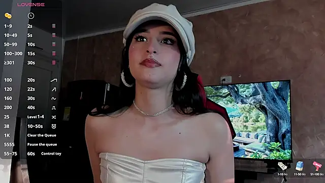 Snapshot of Charlotte_greys chatting on 02/26/25, 10:31 Charlotte greys online show from 02/26/25, 10:31