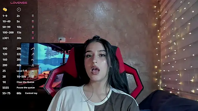 Snapshot of Charlotte_greys chatting on 03/01/25, 04:04 Charlotte greys online show from 03/01/25, 04:04