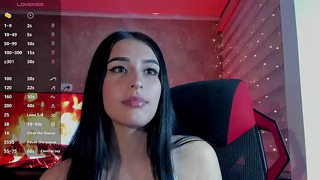 Snapshot of Charlotte_greys chatting on 03/05/25, 01:52 Charlotte greys online show from 03/05/25, 01:52