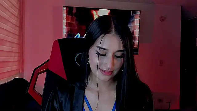 Snapshot of Charlotte_greys chatting on 09/22/25, 08:33 Charlotte greys online show from 09/22/25, 08:33