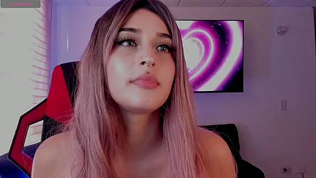 Snapshot of Charlotte_greys chatting on 09/26/25, 09:30 Charlotte greys online show from 09/26/25, 09:30