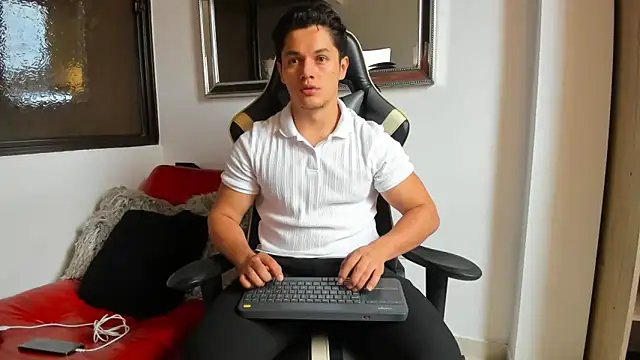 julian wallace online show from 04/13/26, 04:45