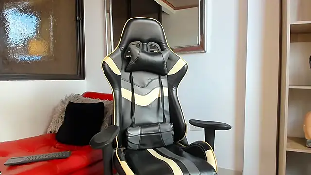 julian wallace online show from 04/21/26, 07:39