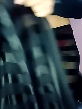 Snapshot of L_ucy1 chatting on 11/28/25, 06:32 L ucy1 online show from 11/28/25, 06:32