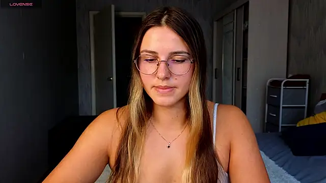 Snapshot of sophia_euphoriaa chatting on 07/20/26, 09:01 sophia euphoriaa online show from 07/20/26, 09:01