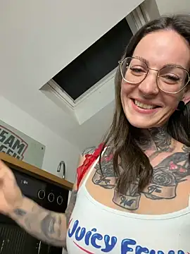 BrownieyQueen online show from 02/05/26, 05:50