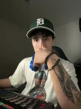 gojo satoru 18 online show from 04/17/26, 02:36