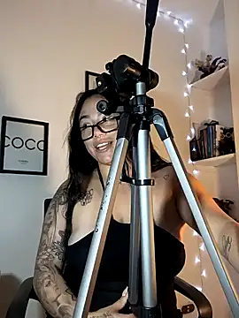 Snapshot of helena_smith chatting on 02/06/25, 10:37 helena smith online show from 02/06/25, 10:37