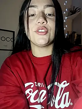 Snapshot of helena_smith chatting on 02/07/25, 04:37 helena smith online show from 02/07/25, 04:37