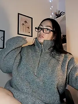 Snapshot of helena_smith chatting on 02/08/25, 04:25 helena smith online show from 02/08/25, 04:25