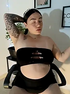 Snapshot of helena_smith chatting on 03/05/25, 06:54 helena smith online show from 03/05/25, 06:54