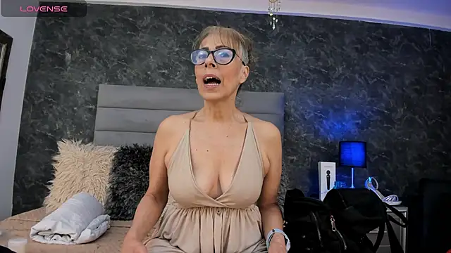 Bella Evans  online show from 04/14/26, 12:55