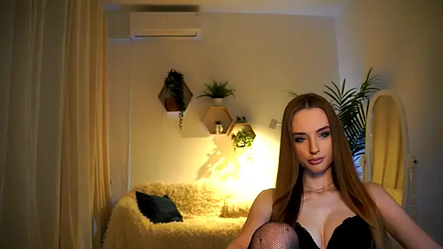 petitegonwiild online show from 12/13/24, 10:41