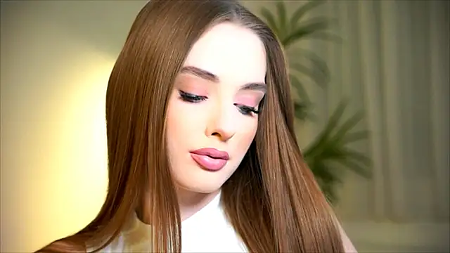 petitegonwiild online show from 10/08/25, 10:40