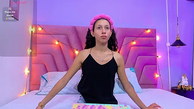 Beautifulskinny18 online show from 10/14/25, 08:31