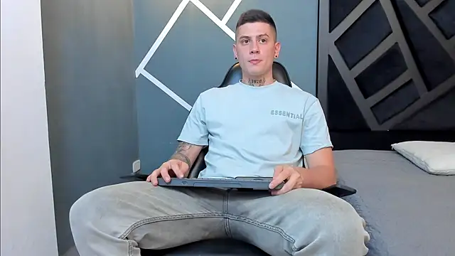 Yeiko Romero  online show from 01/17/25, 05:19