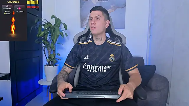 Yeiko Romero  online show from 11/04/25, 05:45