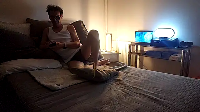 ImYourXtoy online show from 04/25/26, 07:22