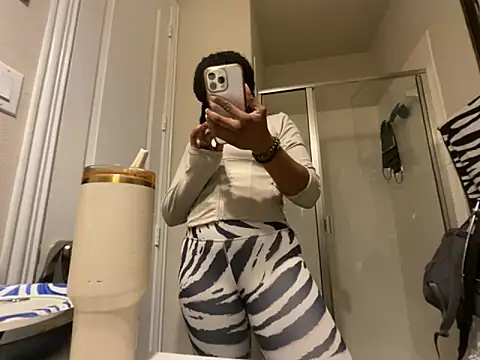 Snapshot of wynterheat chatting on 06/11/26, 05:05 wynterheat online show from 06/11/26, 05:05