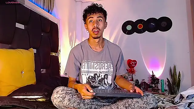 Snapshot of RyanRizzo chatting on 12/03/24, 12:13 RyanRizzo online show from 12/03/24, 12:13