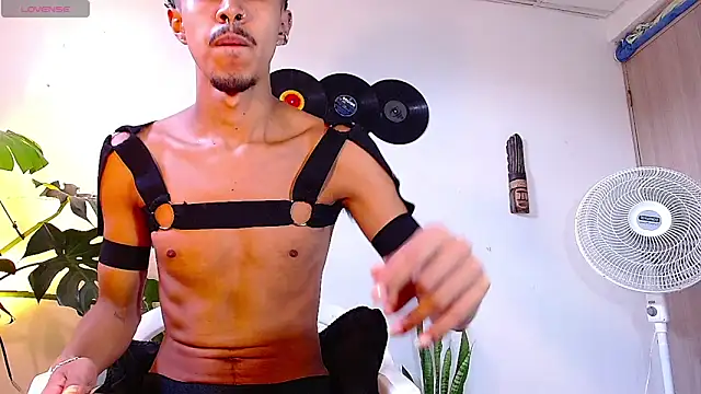 Snapshot of RyanRizzo chatting on 12/03/24, 03:11 RyanRizzo online show from 12/03/24, 03:11