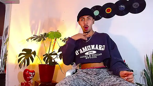 Snapshot of RyanRizzo chatting on 12/04/24, 07:12 RyanRizzo online show from 12/04/24, 07:12