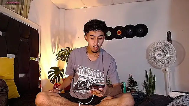 Snapshot of RyanRizzo chatting on 12/04/24, 10:41 RyanRizzo online show from 12/04/24, 10:41