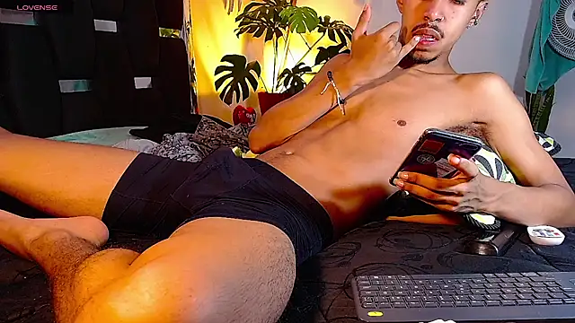 Snapshot of RyanRizzo chatting on 12/05/24, 04:01 RyanRizzo online show from 12/05/24, 04:01