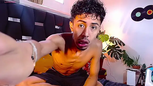 Snapshot of RyanRizzo chatting on 12/10/24, 05:55 RyanRizzo online show from 12/10/24, 05:55