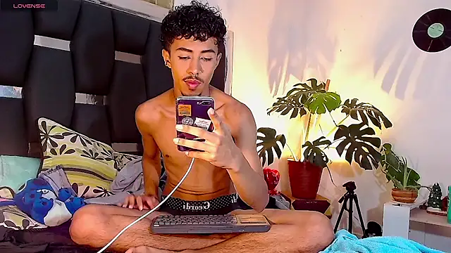 Snapshot of RyanRizzo chatting on 12/14/24, 12:22 RyanRizzo online show from 12/14/24, 12:22