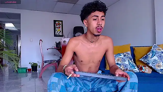 Snapshot of RyanRizzo chatting on 01/12/25, 06:59 RyanRizzo online show from 01/12/25, 06:59