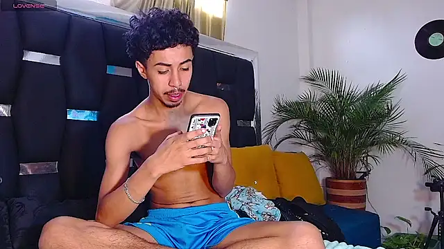 Snapshot of RyanRizzo chatting on 01/25/25, 07:07 RyanRizzo online show from 01/25/25, 07:07