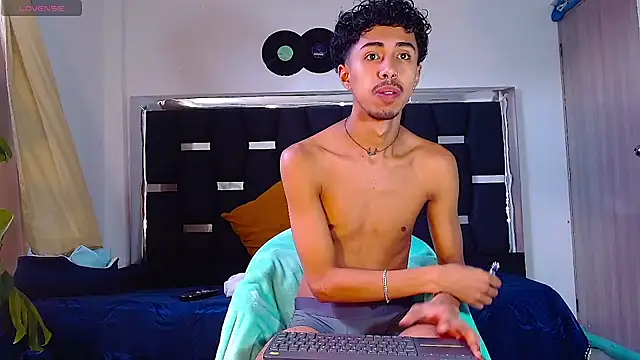 Snapshot of RyanRizzo chatting on 02/12/25, 04:22 RyanRizzo online show from 02/12/25, 04:22