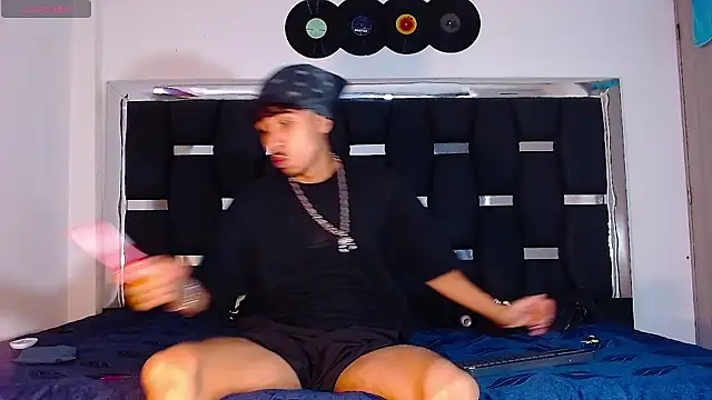 Snapshot of RyanRizzo chatting on 02/17/25, 07:53 RyanRizzo online show from 02/17/25, 07:53