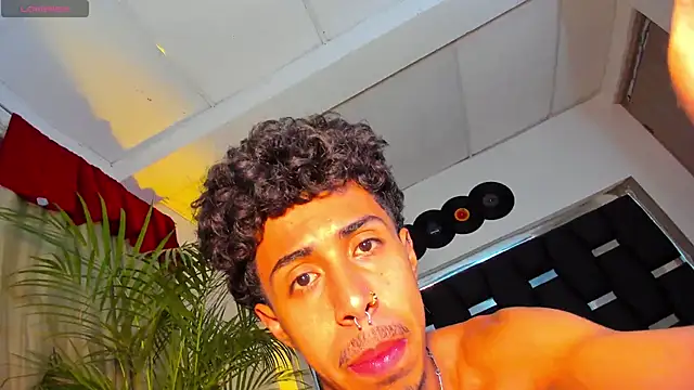 Snapshot of RyanRizzo chatting on 03/08/25, 09:28 RyanRizzo online show from 03/08/25, 09:28