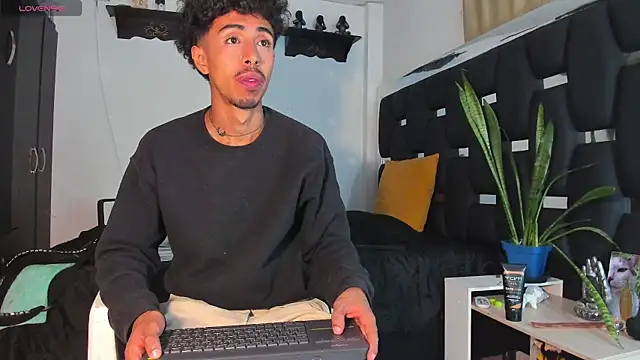 Snapshot of RyanRizzo chatting on 03/15/25, 05:52 RyanRizzo online show from 03/15/25, 05:52