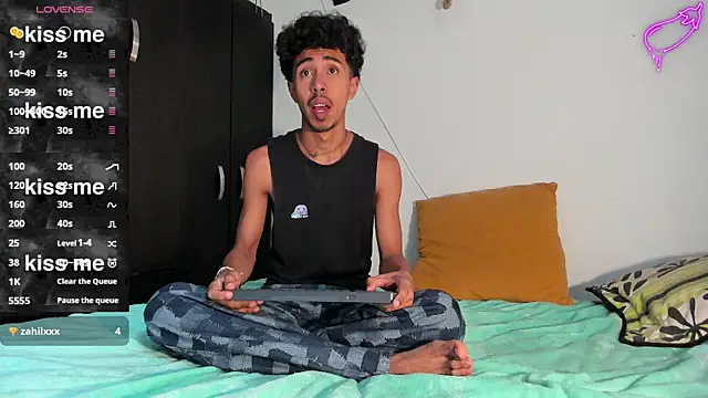 Snapshot of RyanRizzo chatting on 03/19/25, 05:17 RyanRizzo online show from 03/19/25, 05:17