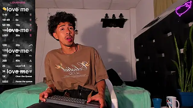 Snapshot of RyanRizzo chatting on 03/21/25, 05:21 RyanRizzo online show from 03/21/25, 05:21