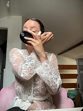 venusrey  online show from 06/10/26, 12:48