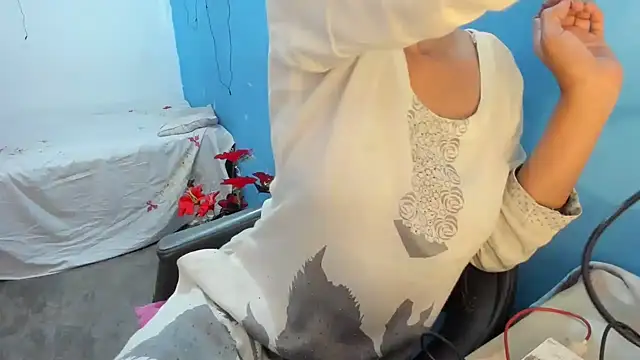 aarjulove online show from 11/28/25, 10:51