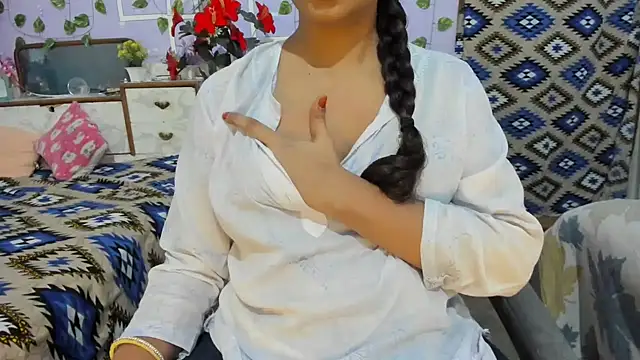 Snapshot of aarjulove chatting on 07/19/26, 12:42 aarjulove online show from 07/19/26, 12:42