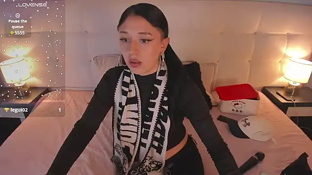 Zowi Hottiee online show from 02/05/25, 05:20