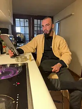 donnuozfutura online show from 02/01/25, 03:18