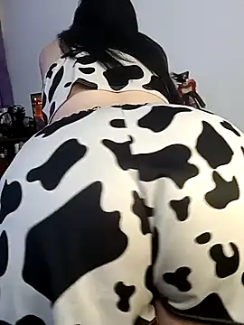 Snapshot of l1la_Rav3n chatting on 01/02/25, 01:38 l1la Rav3n online show from 01/02/25, 01:38