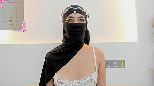 Snapshot of iiris_ chatting on 12/21/24, 11:44 iiris  online show from 12/21/24, 11:44